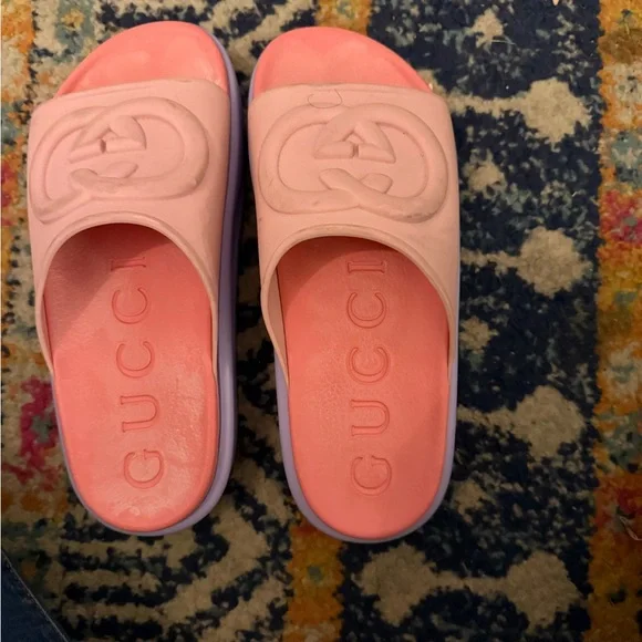 Gucci Light Pink Logo Slides - Picture 1 of 3